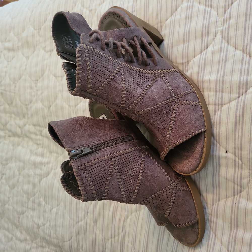 "NOT RATED" shoes